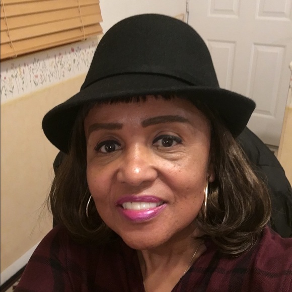 Meet your Posher, Marcia - Picture 1 of 1